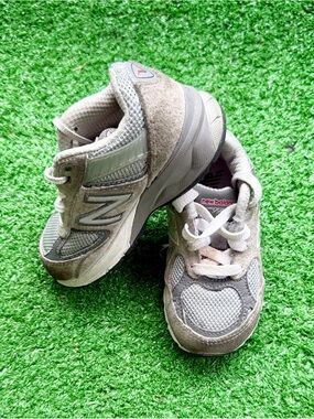 ew Balance 990v5 Grey Suede Classic Mesh Running Shoes Toddler 7